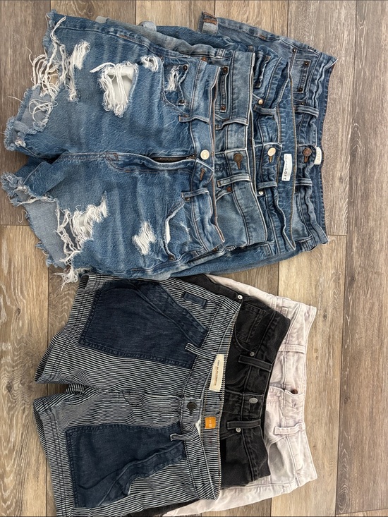 Levi's Pants - (7) pairs of Size 28/6 women’s shorts LOT